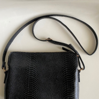 Черна чанта през рамо, Monoprix, снимка 1 - Чанти - 44803357