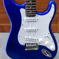 Електрическа китара цвят син металик, снимка 2 - Китари - 40496098