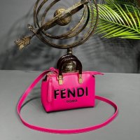 Мини чанта Fendi, снимка 3 - Чанти - 41321770