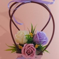 🌸Ново🌸Бюджетни кошнички със три сапунени рози за любимата учителка✍🏻💐, снимка 2 - Подаръци за жени - 41933335