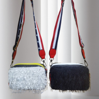 Атрактивна спортно-елегантна дамска чанта  21 x 14.5 x 11 cm Цветове: бял,черен,бежов, снимка 1 - Чанти - 44806420