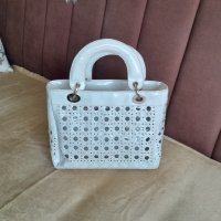 Нова дамска чанта, снимка 1 - Чанти - 41451726
