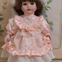 Колекционерска порцеланова кукла , снимка 2 - Колекции - 40890270