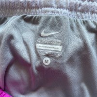 Дамски спортни къси панталони Nike, снимка 4 - Къси панталони и бермуди - 39757957