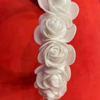 Диадема с бели рози, снимка 2 - Аксесоари за коса - 39975914