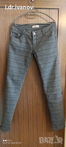 Тъмни еластични дънки с орнаменти, снимка 1