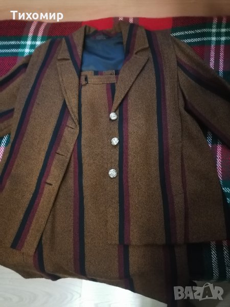 Дамски вълнен костюм  с пола и сако с хастар, снимка 1