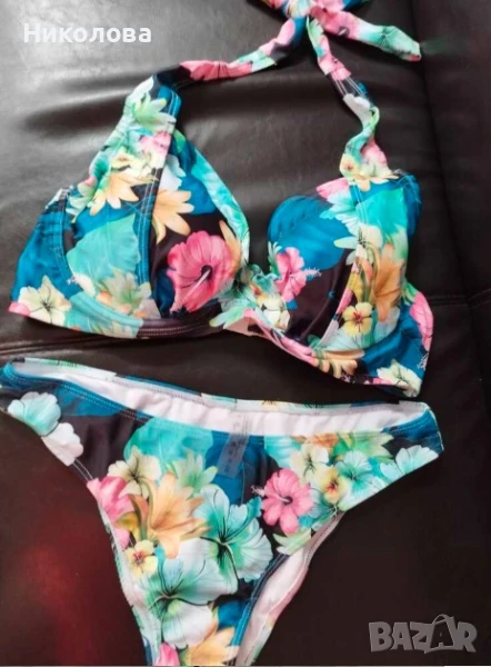 Секси лято: Push-up бански с халтер и цветен принт, снимка 1