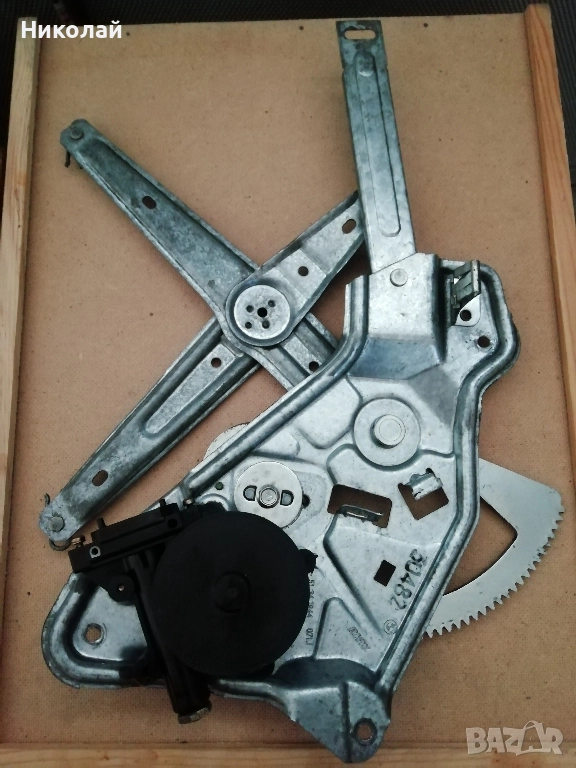 Стъклоповдигач зад. ляв БМВ Е34 (без моторче) , снимка 1