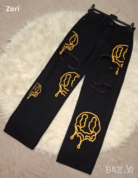 УНИКАЛНИ черни накъсани дънки с жълта щампа, снимка 1