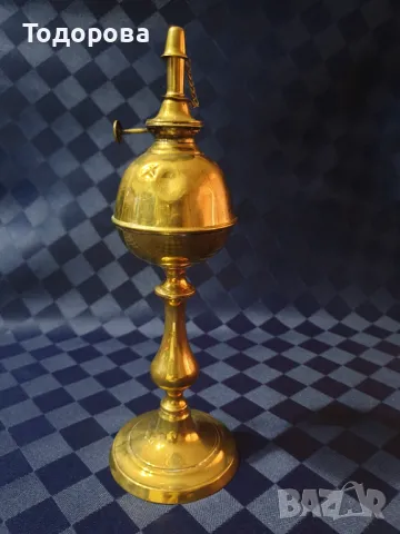 Елегантна месингова лампа с форма на свещник