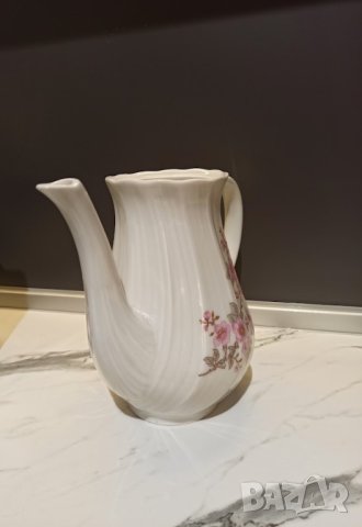 Порцеланов чайник, снимка 2 - Прибори за хранене, готвене и сервиране - 41551517