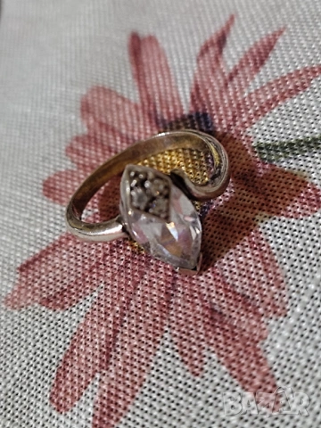 Сребърен пръстен с кристал и циркони