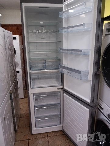 Иноксов комбиниран хладилник с фризер Бош Bosch Total No Frost 2 години гаранция!, снимка 4 - Хладилници - 52580173