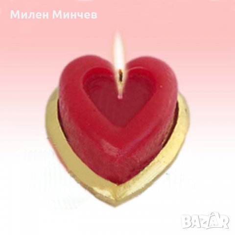 Свещ във формата на сърце с аромат на роза. , снимка 1 - Романтични подаръци - 35772992