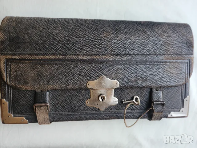 Портфолио кожено за месечни документи на Victorinox(?) от 30-те години, с ключ и ремъци, рядкост