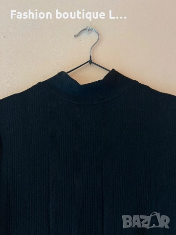 Черна рипсена рокля с поло на врата М размер плътна материя подходяша за есента и зимата 🖤, снимка 2 - Рокли - 52075227