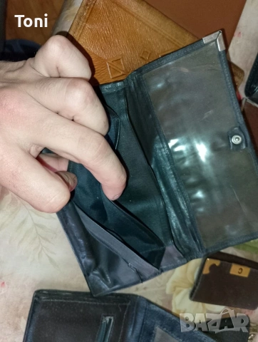 6 броя кожен портфейл+3 броя портфейл за ключове чисто нови целия им живот е минал в шкаф, снимка 4 - Портфейли, портмонета - 53604741