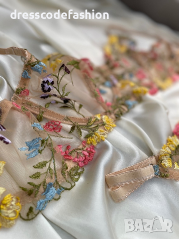Дамски комплект бельо от две части с красива бродерия от цветя, снимка 2 - Бельо - 44636526