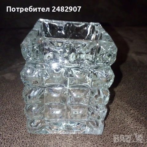 Стара стъклена ваза 