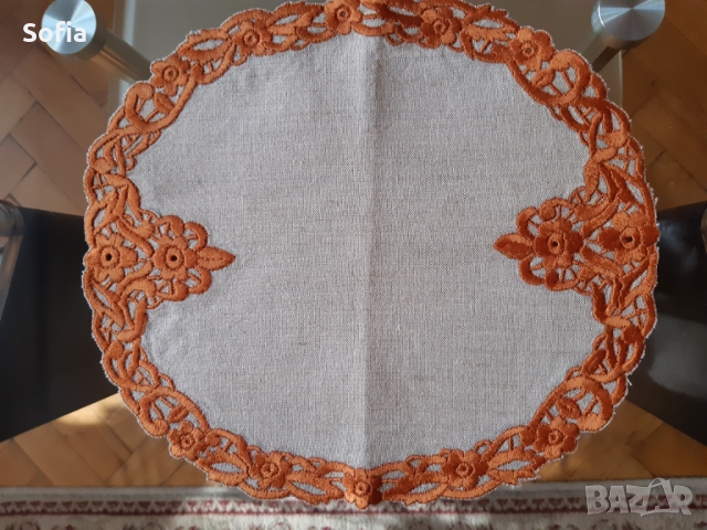 Подарък/ Покривки ръчна изработка : Шестограм и Елипса в бяло от 90-те/БГ Шевици 5бр с бродерии , снимка 8 - Покривки за маси - 31525020