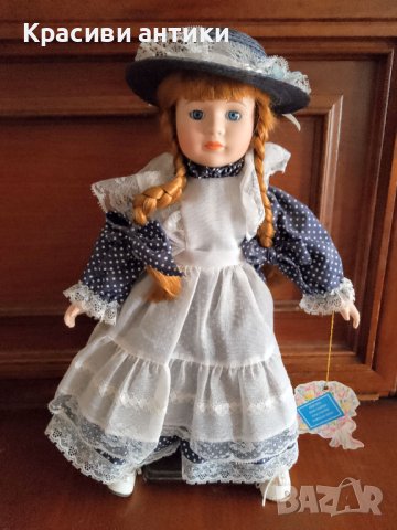 Порцеланова фигура колекционерска кукла с стойка и печат 40 см