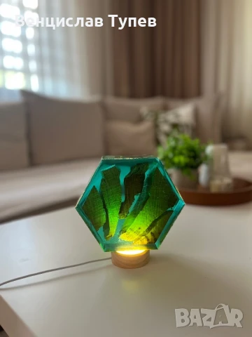 Лампа от епоксидна смола и дъб, снимка 2 - Декорация за дома - 51002421