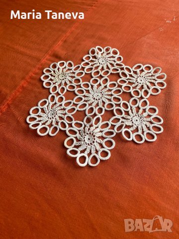 Ръчно плетени каренца -комплект, снимка 4 - Декорация за дома - 41850273