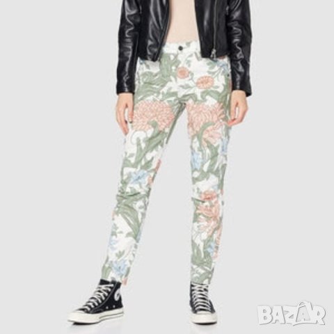 Нови и Намалени! G-Star Elwood X25 3D Mid Waist Boyfriend Jeans Дамски Летни Дънки W25, снимка 4 - Дънки - 41695160