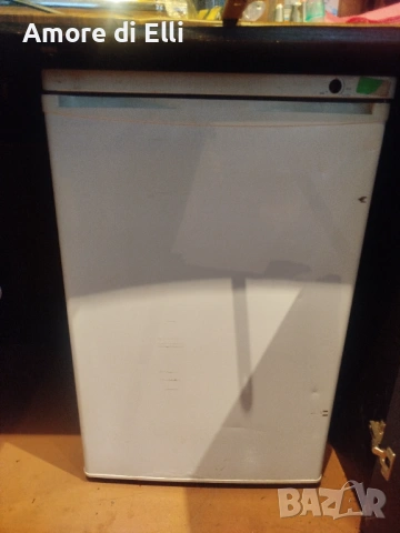 Малък използван фризер, вграден или свободно стоящ