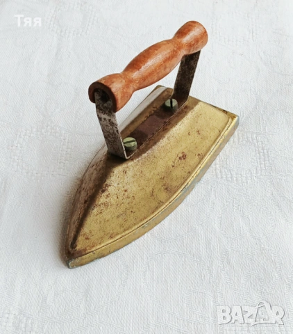 Малка декоративна ютийка , снимка 2 - Антикварни и старинни предмети - 53211360