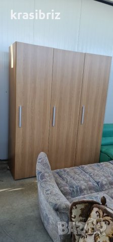 Гардероб три крила 