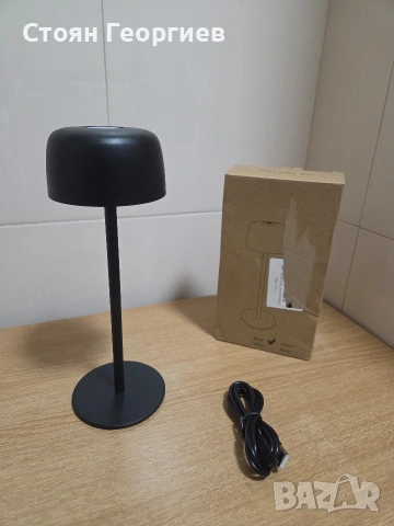 Aкумулаторна LED настолна лампа Lindby Arietty в черен цвят.