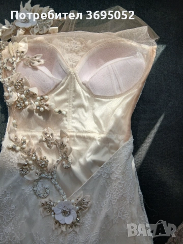 Рокля с дантела и камъни на цветя с шлейф и гол гръб подходяща за годеж или сватба , снимка 2 - Рокли - 53796541