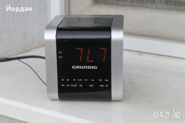Радио GRUNDIG с часовник аларма , снимка 2 - Радиокасетофони, транзистори - 35667727