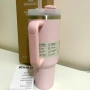 **НОВА** термо чаша Stanley Quencher H2.0 FlowState Tumbler 40oz/1.18L , снимка 4