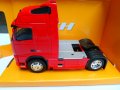 Volvo FH 12 влекач - мащаб 1:32 на Welly модела е нов в кутия, снимка 3
