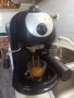 Кафемашина Делонги с ръкохватка с крема диск, работи отлично и прави хубаво кафе , снимка 1 - Кафемашини - 42416584