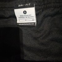 Гащи Nike , снимка 2 - Къси панталони - 41100543