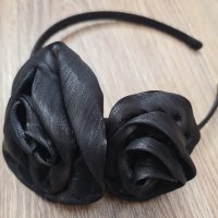 Красива диадема с две рози в черен цвят, снимка 11 - Аксесоари за коса - 35758612