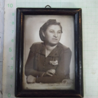 Снимка на жена в рамка стара, снимка 1 - Колекции - 44641172