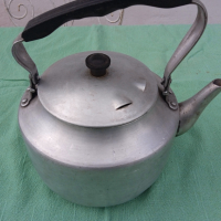 Стар алуминиев чайник, снимка 2 - Аксесоари за кухня - 36143954