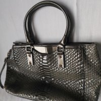 Страхотна Дамска чанта имитираща Змийска кожа, снимка 8 - Чанти - 40121642