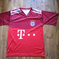 Байерн Мюнхен футболна фен тениска и №9 Левандовски размер М отлична, снимка 1 - Футбол - 44605698