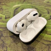 Apple AirPods Pro with Wireless Charging Case, снимка 3 - Безжични слушалки - 40338799