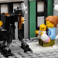 Употребявано Lego Creator Expert - Градски площад (10255) , снимка 10 - Конструктори - 40137982