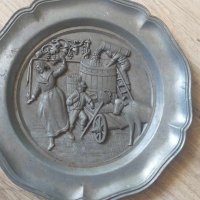 Калаена релефна чиния, снимка 2 - Антикварни и старинни предмети - 41962814