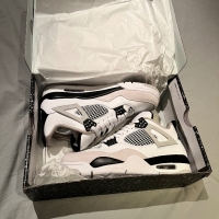Nike air Jordan 4 retro, снимка 1 - Спортни обувки - 44810364