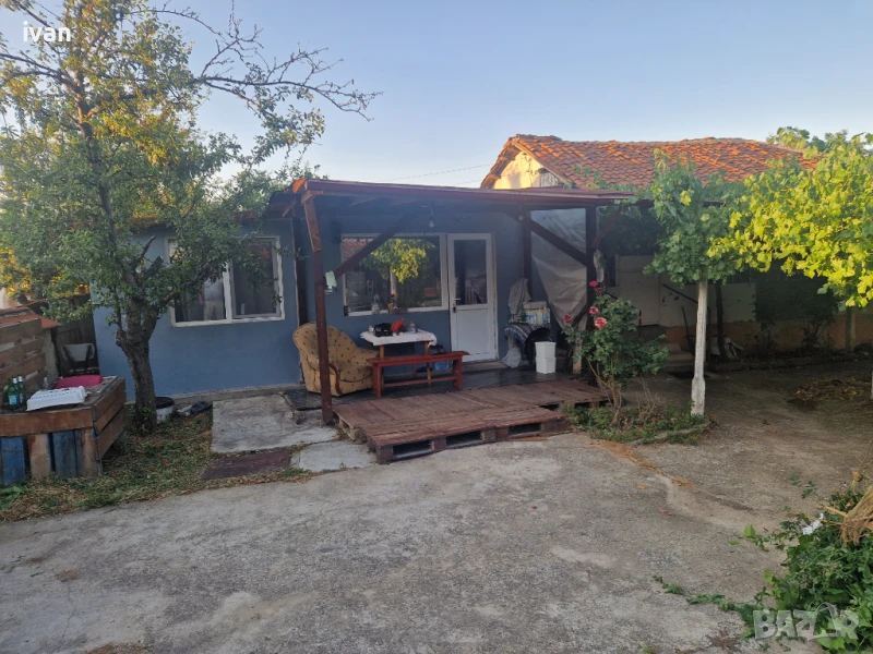 Нова и стара къща в китното село Мало Крушево. Язовир Пясъчник на 1км,Пловдив на 30км. Междуградски , снимка 1