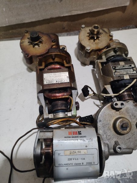 Продавам ел.мотор колекторен 220В с редуктор , снимка 1